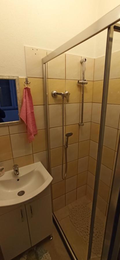 Helly'S Apartman - Self Check-In - Jajce Bagian luar foto