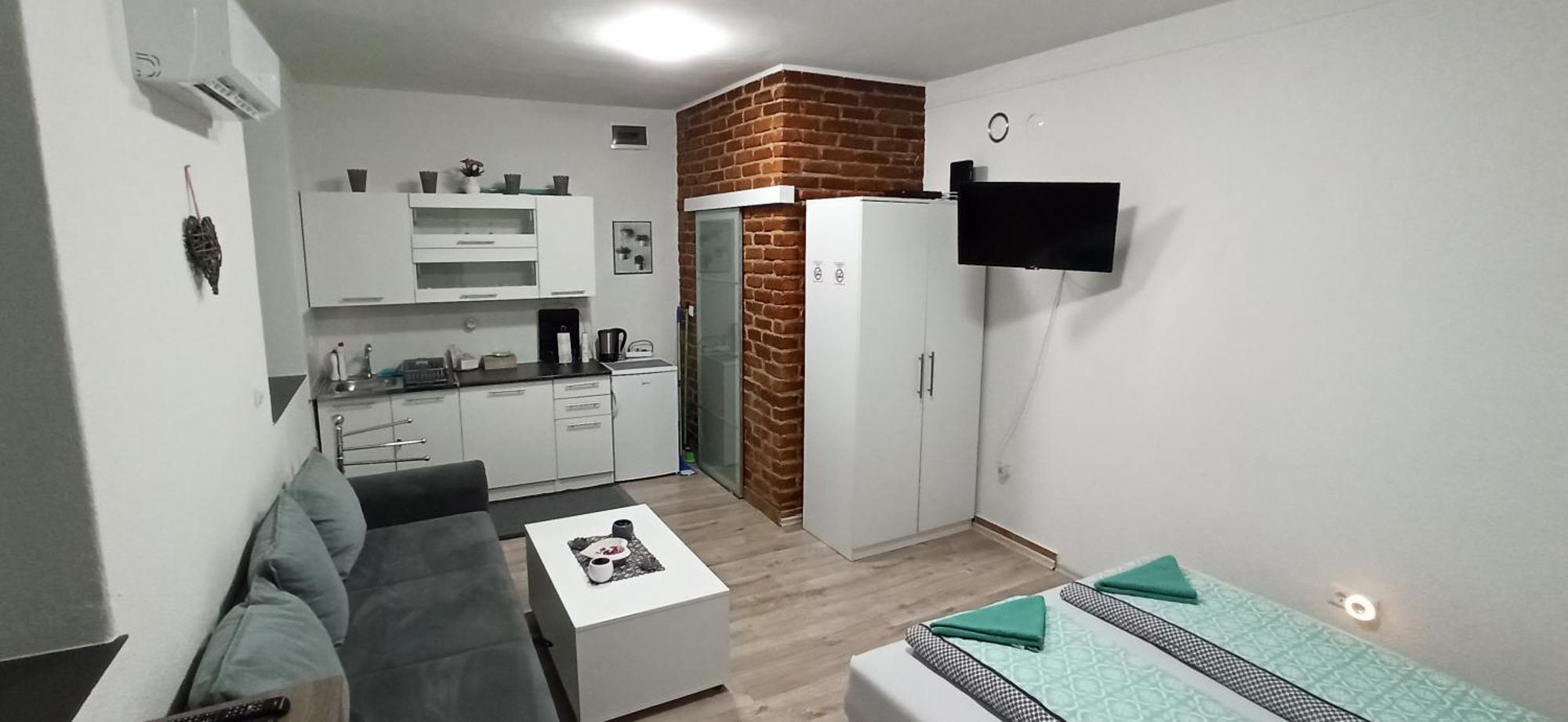 Helly'S Apartman - Self Check-In - Jajce Ruang foto